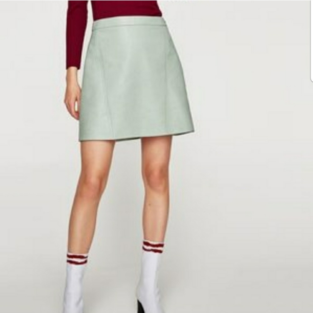 Zara Basic Collection Faux Leather Mini Skirt Large Light Green